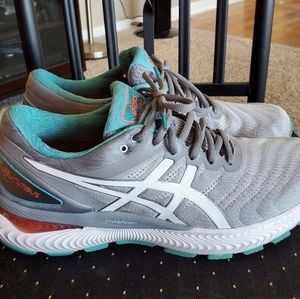 Women's ASICS Gel-Nimbus 22 sz 11